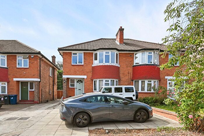 3 Bedroom Semi Detached House For Sale In Vyner Road, London, W3
