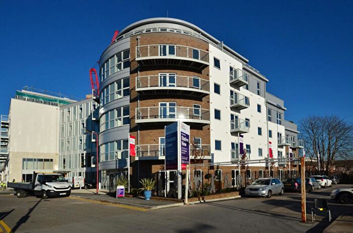1 Bedroom Flat To Rent In Station Approach, Guildford, GU1