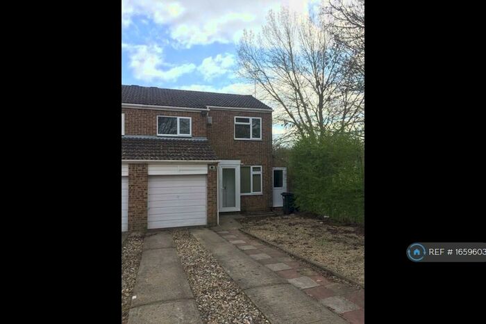 3 Bedroom Semi-Detached House To Rent In Ridge Nether Moor, Swindon, SN3
