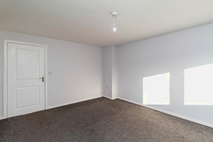 3 Bedroom Town House To Rent In Kilner Way, Castleford, WF10