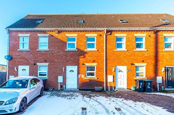 3 Bedroom Terraced House To Rent In Queen Street, Rushden, NN10