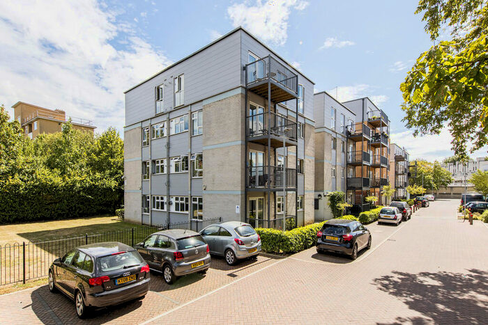 2 Bedroom Apartment To Rent In Limerick Close, Clapham Park, SW12