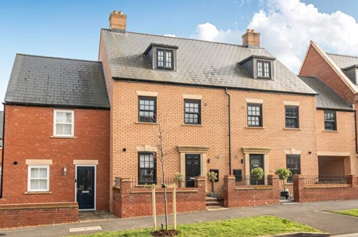 4 Bedroom Terraced House For Sale In Epsom Avenue, Towcester, Northamptonshire, NN12