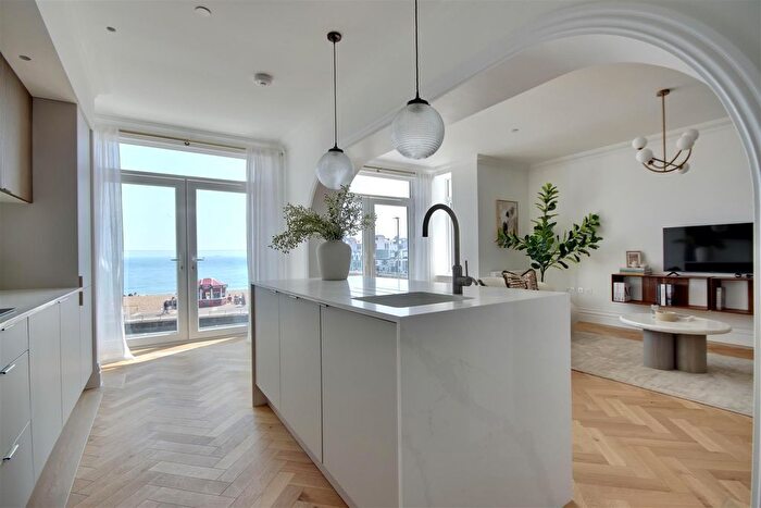 2 Bedroom Flat For Sale In St. Helens Parade, Southsea, PO4