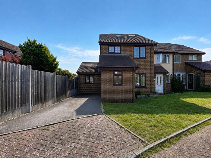 3 Bedroom Semi Detached House For Sale In Willowside, Snodland, ME6