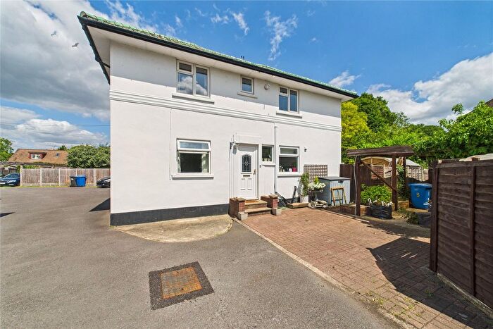 2 Bedroom Flat To Rent In Ray Drive, Maidenhead, Berkshire, SL6