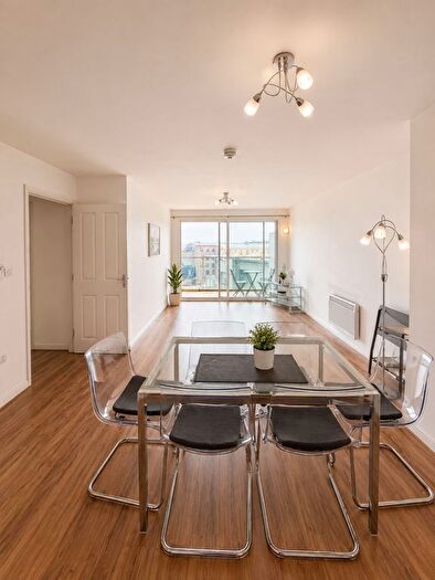 2 Bedroom Flat To Rent In Exeter Street, Plymouth, PL4