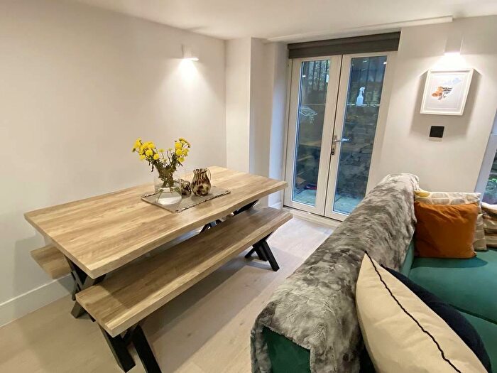 1 Bedroom Apartment For Sale In Station Road, Bourne End, SL8