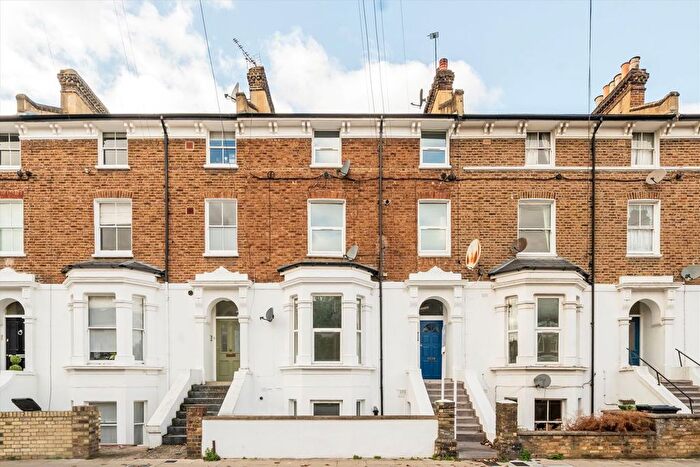 1 Bedroom Flat For Sale In Oaklands Grove, Shepherds Bush, W12