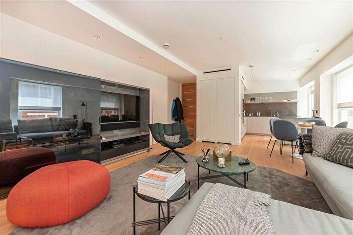 3 Bedroom Flat To Rent In Essex Street, Fitzrovia Amp; Covent Garden, WC2R