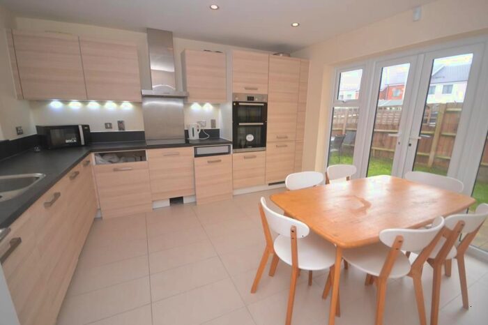 4 Bedroom Town House To Rent In Drake Way, Kennet Island, RG2