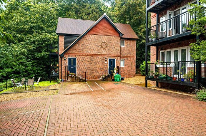 1 Bedroom Maisonette For Sale In Lower Hanger, Haslemere, Surrey, GU27