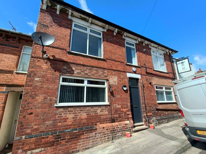 2 Bedroom Flat To Rent In Alexandra Terrace, Sutton In Ashfield, NG17