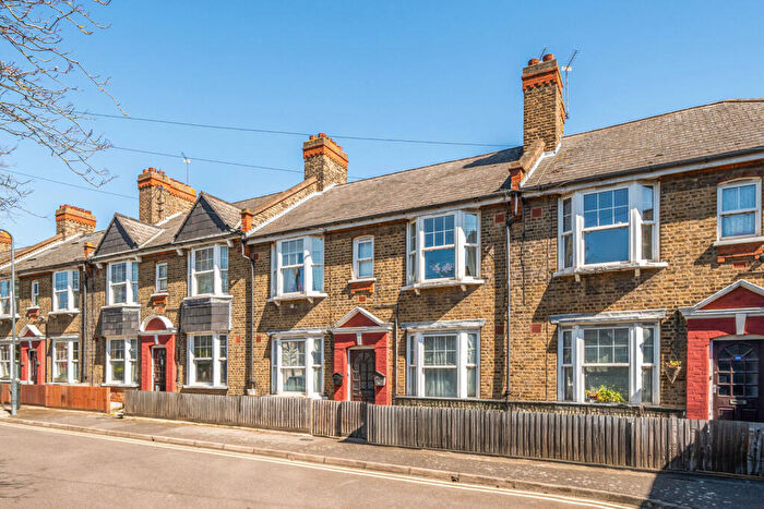 2 Bedroom Maisonette For Sale In Derrick Gardens, London, SE7
