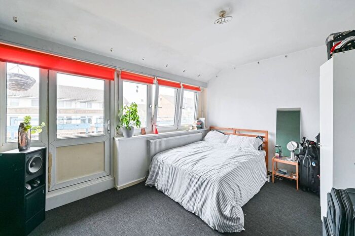 2 Bedroom Flat For Sale In Cronin Street, Peckham, London, SE15