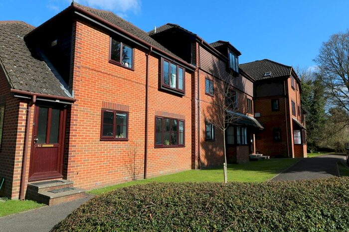 2 Bedroom Flat To Rent In Limeway Terrace, Dorking, RH4