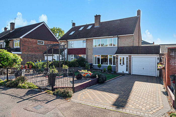3 Bedroom Semi-Detached House For Sale In Hanworth Lane, Chertsey, KT16