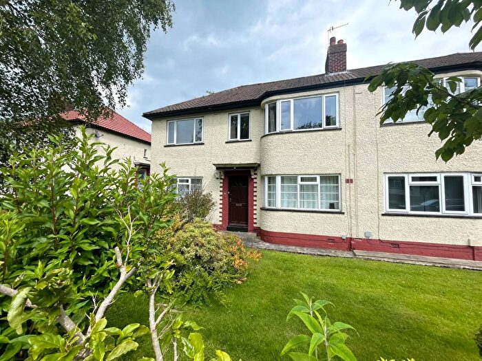 2 Bedroom Flat To Rent In Otterburn Gardens, Leeds, West Yorkshire, Uk, LS16