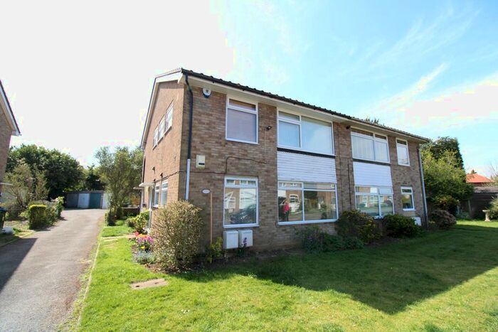 2 Bedroom Maisonette To Rent In Warlingham, Surrey, CR6