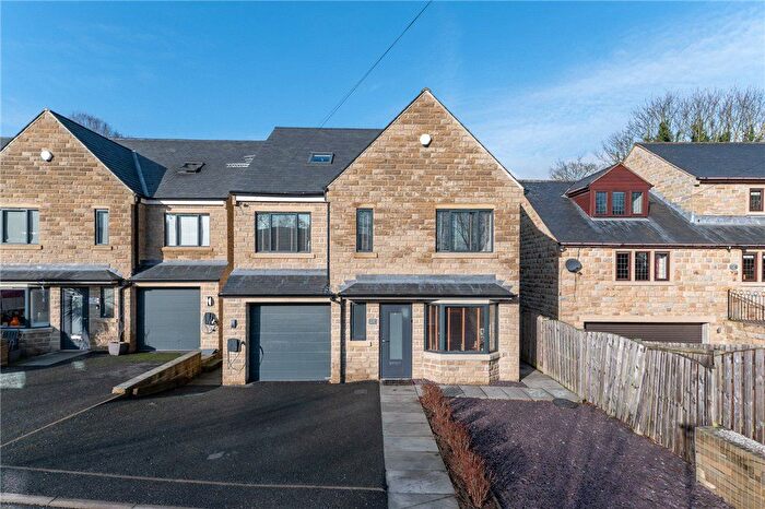 5 Bedroom Detached House For Sale In Church Lane, Birstall, Batley, West Yorkshire, WF17
