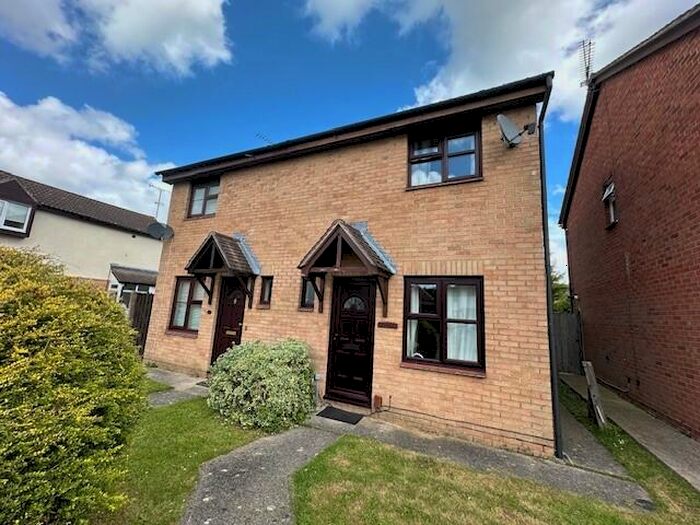 2 Bedroom House To Rent In Flintwich Manor, Chelmsford, CM1