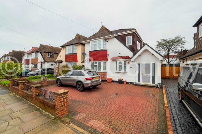 4 Bedroom Link Detached House To Rent In Portland Avenue, New Malden, KT3