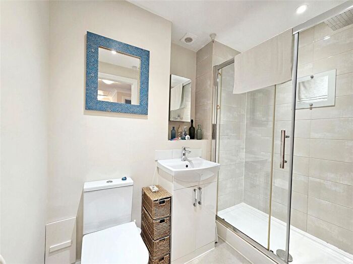 2 Bedroom Apartment For Sale In Spring Meadows, Midhurst, West Sussex, GU29
