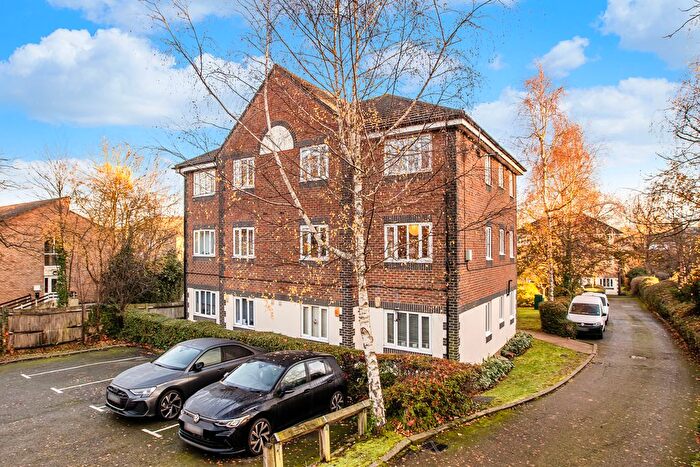 2 Bedroom Flat To Rent In Queens Walk, Ealing, London, W5