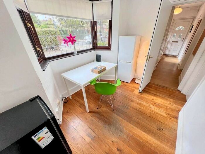 3 Bedroom Semi-Detached House To Rent In Pound Park Road, Charlton, London, SE7