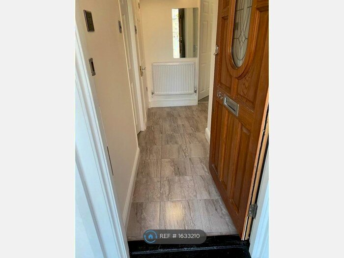 3 Bedroom Flat To Rent In Sullivan Court, London, SW6