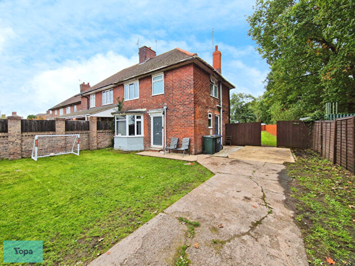 3 Bedroom Semi-Detached House For Sale In West End Lane, Rossington, Doncaster, DN11
