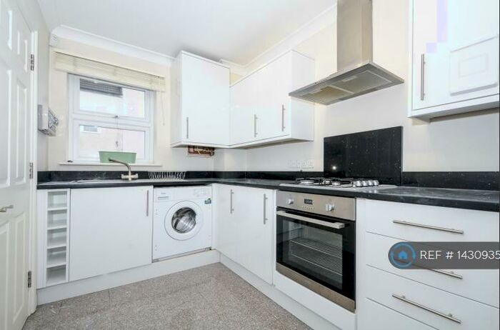 3 Bedroom Maisonette To Rent In Wellmeadow Road, London, SE6