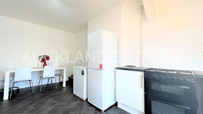 2 Bedroom Maisonette To Rent In The Broadway, Potters Bar, EN6