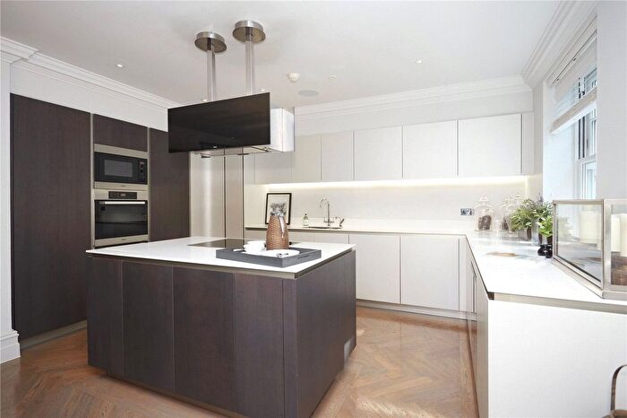 2 Bedroom Flat For Sale In Oxshott Lodge, Leatherhead Road, Leatherhead, Surrey, KT22
