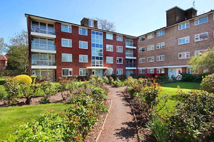 3 Bedroom Flat To Rent In Elm Avenue, W5