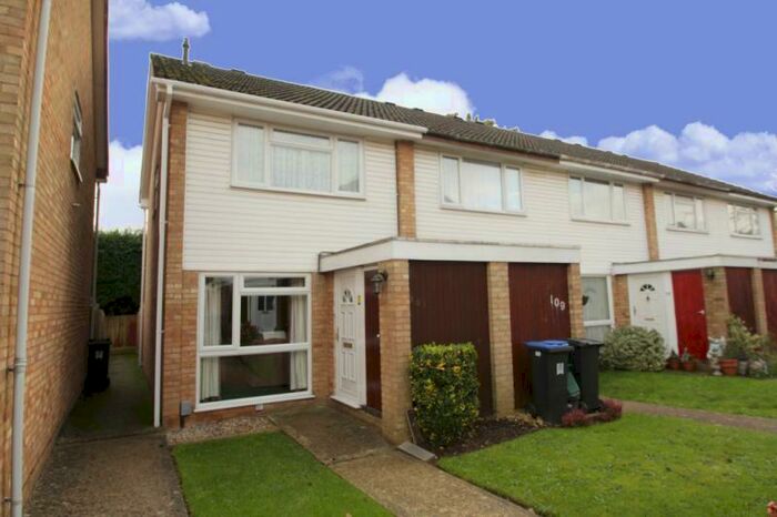 2 Bedroom End Of Terrace House To Rent In Goldsworth Park, GU21