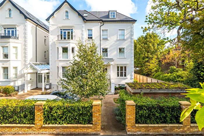 1 Bedroom Flat For Sale In Oak Hill Road, Surbiton, KT6