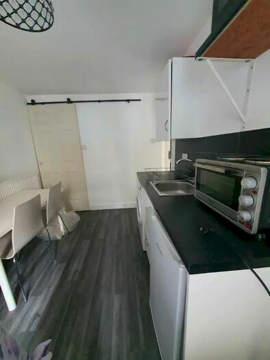 Studio To Rent In Lindsey Close, Mitcham, CR4