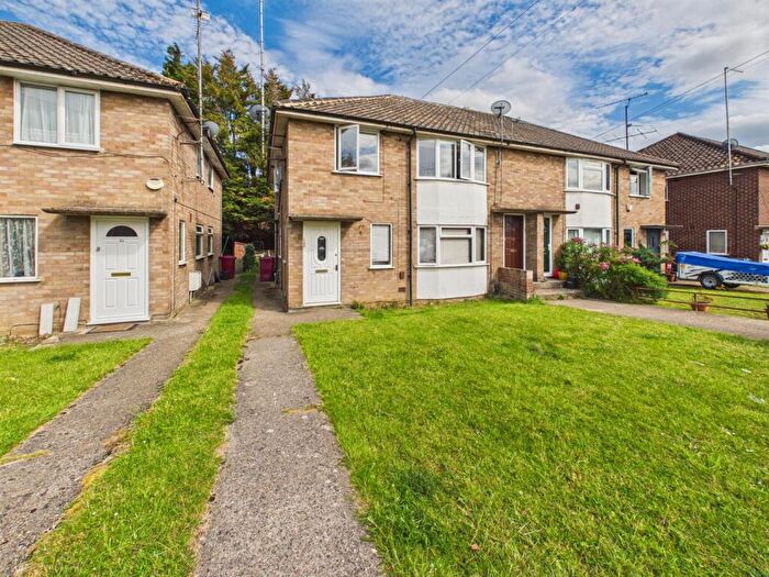 2 Bedroom Maisonette For Sale In Ivydene Road, Reading, RG30