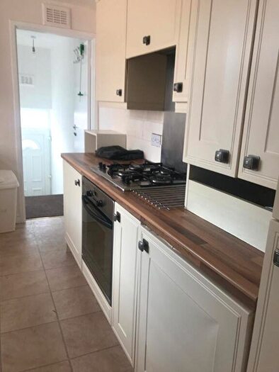 3 Bedroom Flat To Rent In Kelvin Grove, Sandyford, Newcastle Upon Tyne, NE2