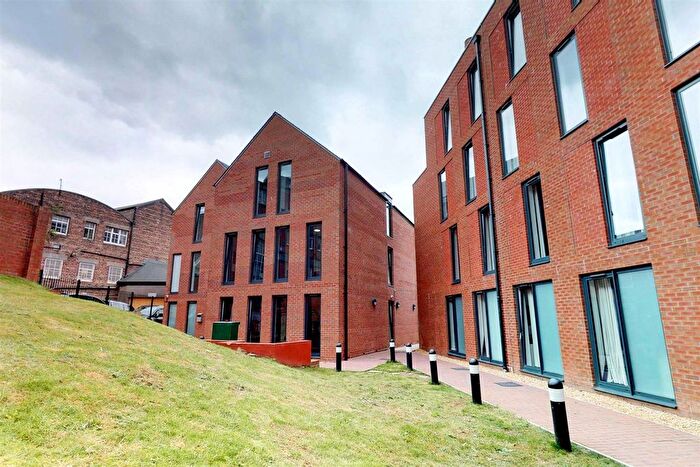 Studio To Rent In West Park Place, Edinburgh, EH11