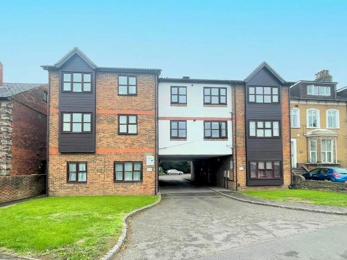 1 Bedroom Studio To Rent In Gresham Road, Staines, TW18