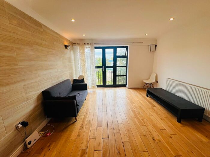 2 Bedroom Flat To Rent In Copperfield Road, London, E3