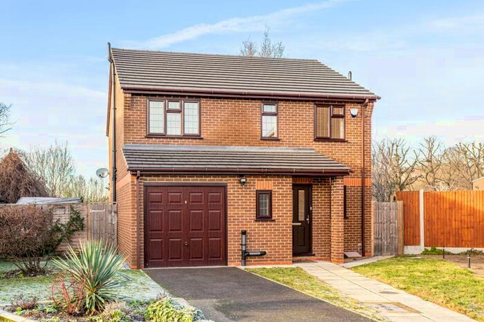 4 Bedroom Detached House To Rent In Gladbeck Way, Enfield, EN2