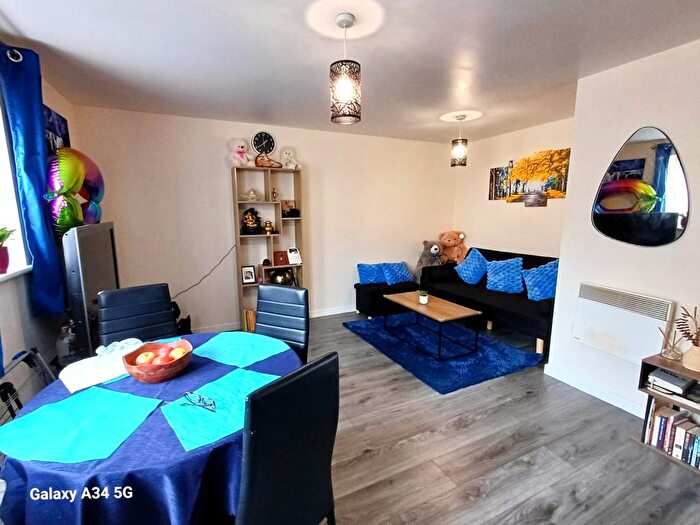 2 Bedroom Flat To Rent In Buntingbridge Road, Ilford, IG2