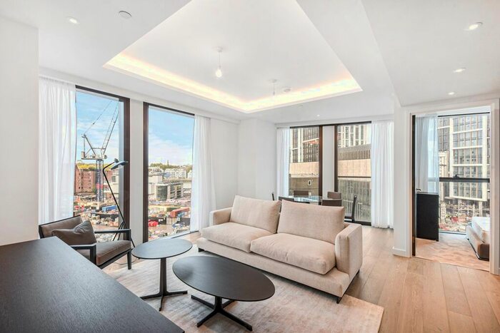 3 Bedroom Flat To Rent In Carnation Way, London, SW8