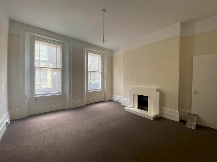 Studio To Rent In High Street, Gravesend, DA11