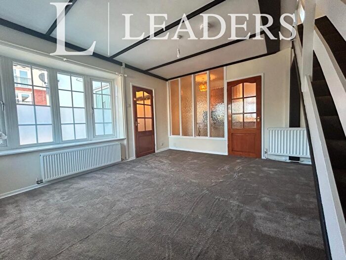 2 Bedroom Cottage To Rent In Priory Square, B80