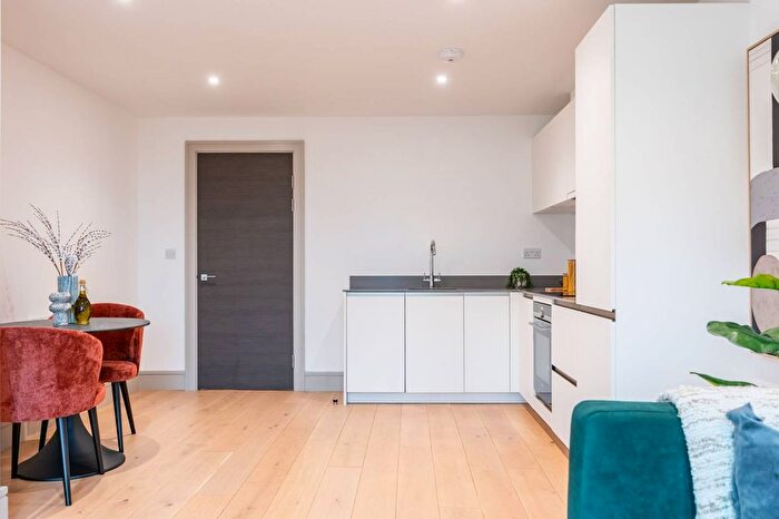 1 Bedroom Flat To Rent In Zenith House, Wood Green, London, N15