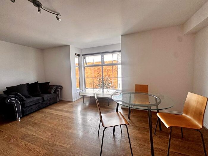2 Bedroom Flat To Rent In Chancellor Court, Crown Street, L8